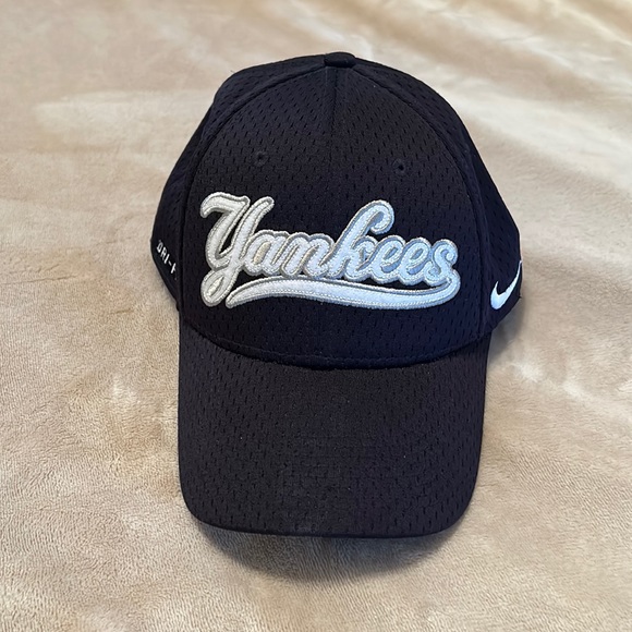 🔥Nike Yankees hat🔥 - Picture 1 of 5